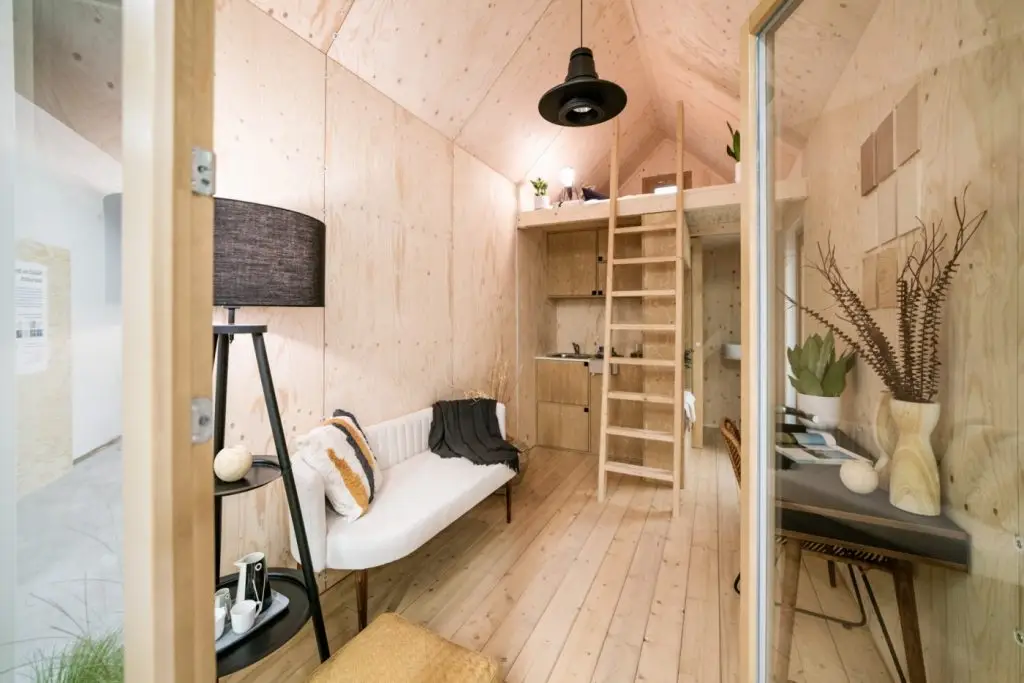 faháztiny househello wood