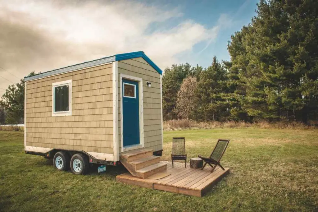 faháztiny house