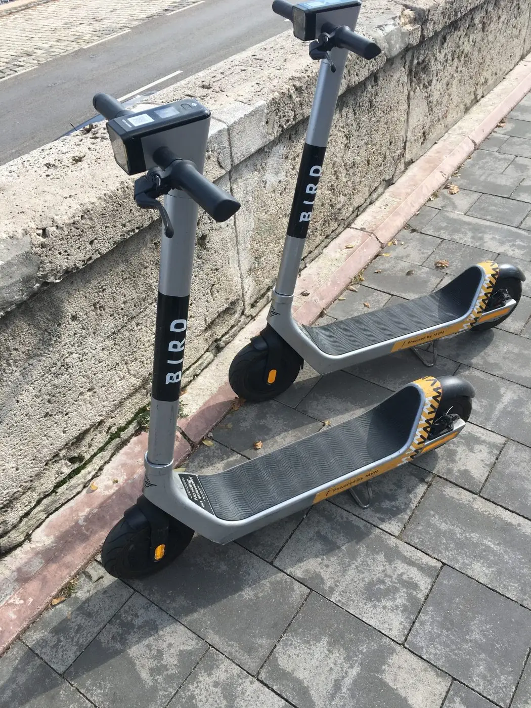Parkoló Bird rollerek