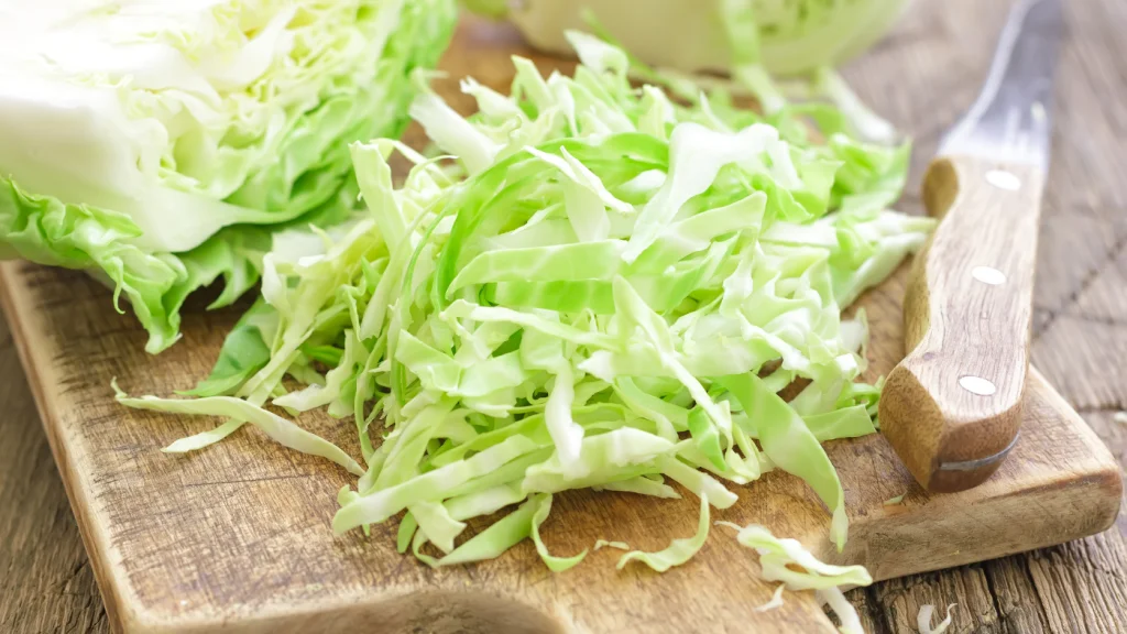 szeletelt káposzta vágódeszka kés