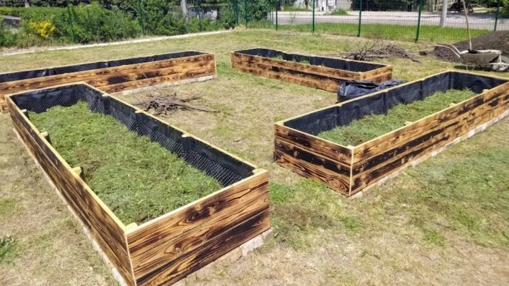 a föld betöltése előtti utolsó réteg a fűnyesedék
