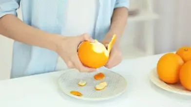 Nem is gondolnád, hogy erre is jó a narancshéj!
