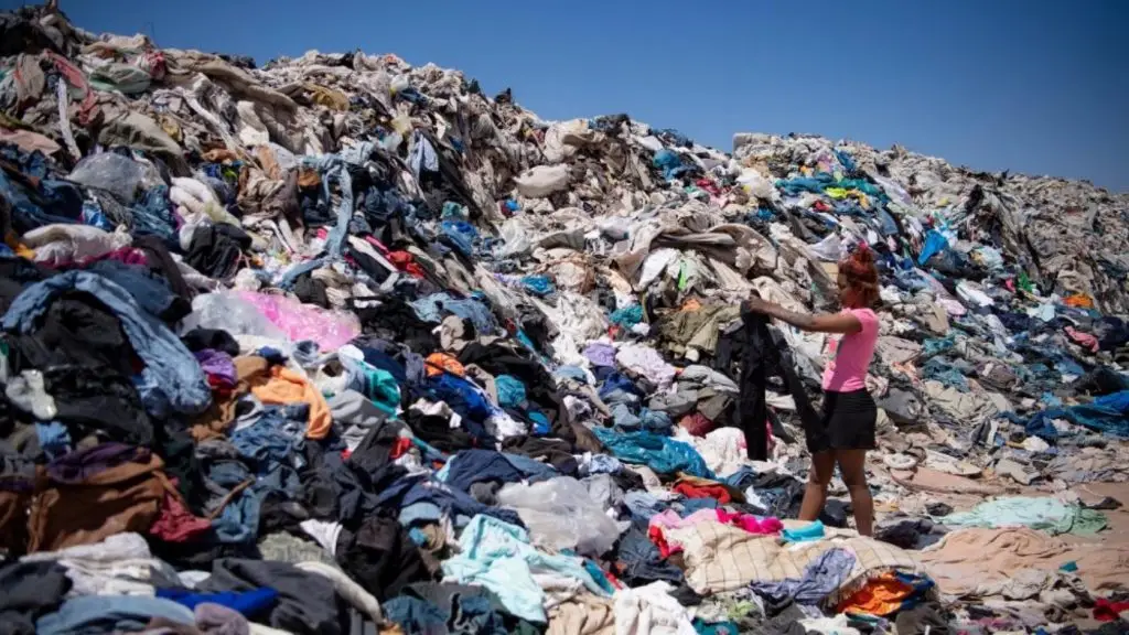 a fast fashion szeméthegyekkel árasztja el a fejlődő országokat