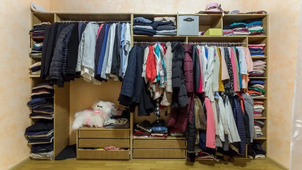 fast fashion és felhalmozás