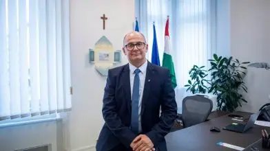 Így csap le a zöld versenyjog a megtévesztő hirdetésekre! – Interjúnk a GVH elnökével