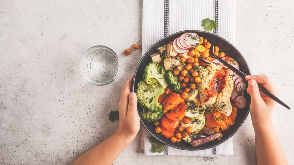 buddha bowl kéz víz pálcika