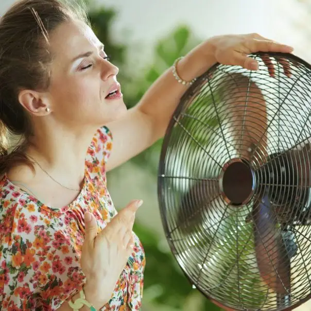 Az energiadrágulás és a hőség elhozta a nyakba akasztható légkondik idejét