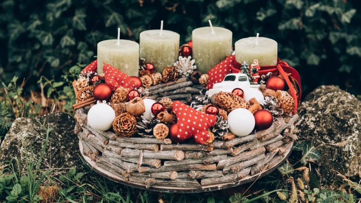 Előkészületek a várakozásra – Az adventi koszorú