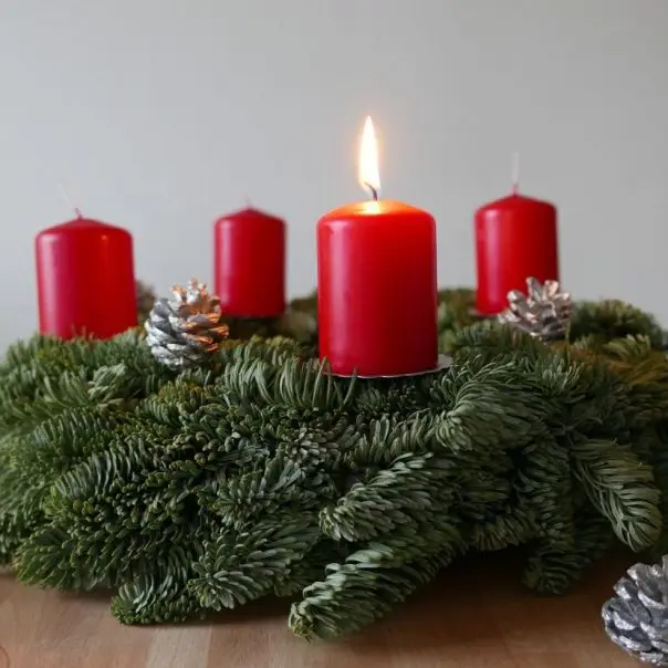 Adventi koszorú olcsón, praktikusan