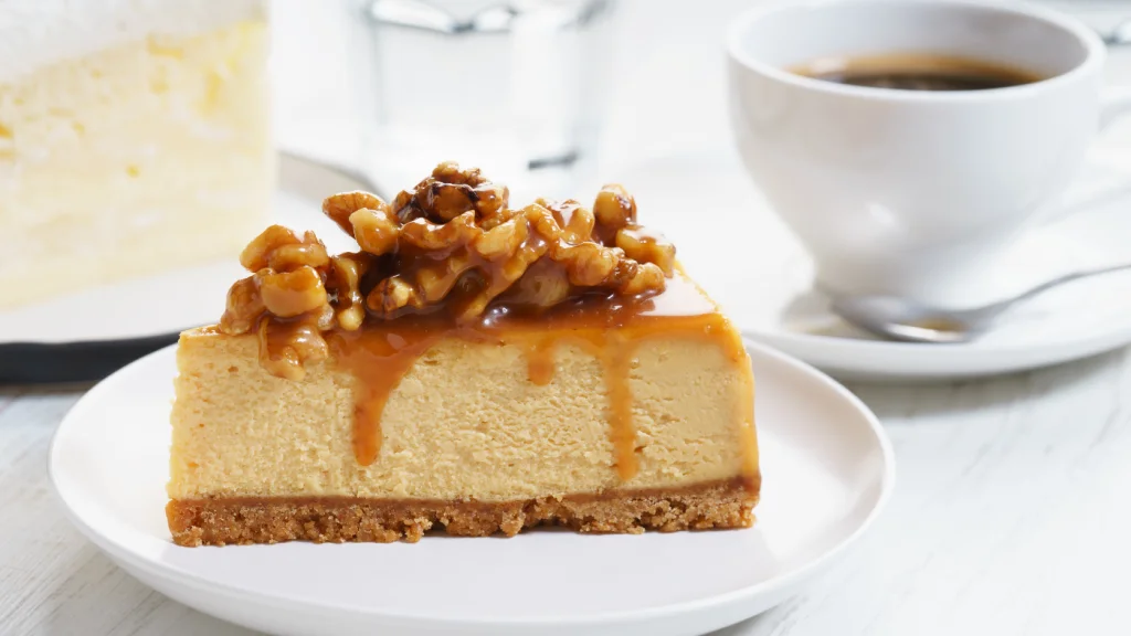 gesztenyés sajttorta tányéron