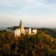 Rovarinvázió miatt átmenetileg bezár a Pannonhalmi Főapátsági Könyvtár