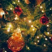 Meddig maradjanak a karácsonyi díszek?