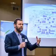 „Meg kell mutatni, hogy az iskolások mit tudnak valójában tenni” – Interjú