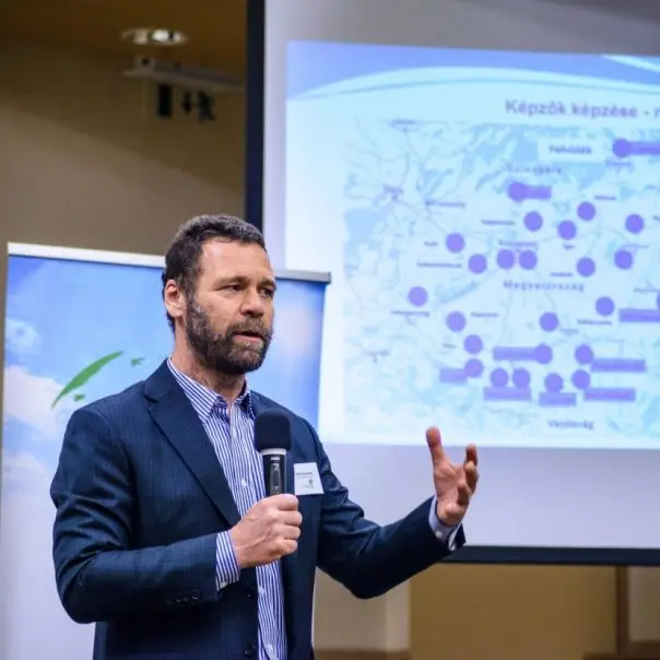 „Meg kell mutatni, hogy az iskolások mit tudnak valójában tenni” – Interjú