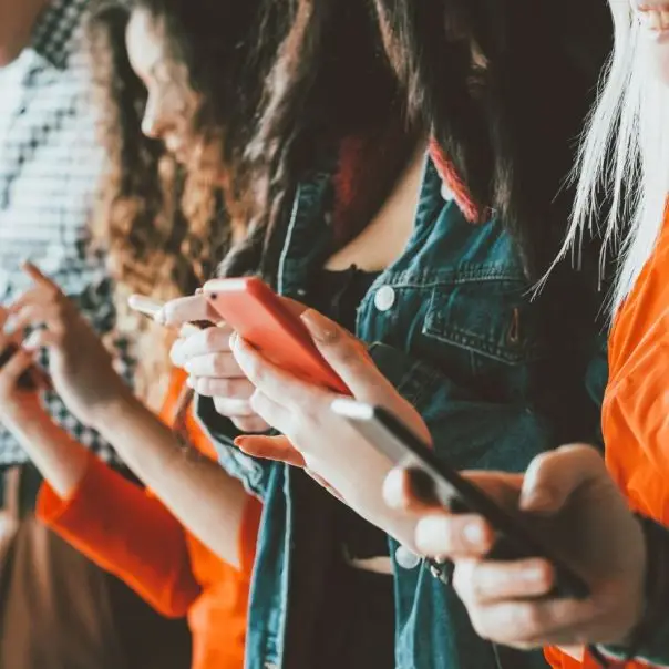 Digitális függőségünk kihat a mentális egészségünkre – Podcast