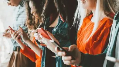 Digitális függőségünk kihat a mentális egészségünkre – Podcast