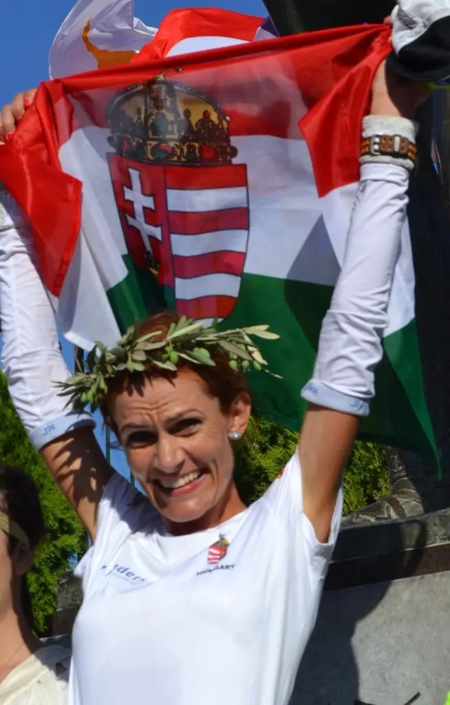 Lubics Szilvia Spartathlon győzelmét ünnepli. 