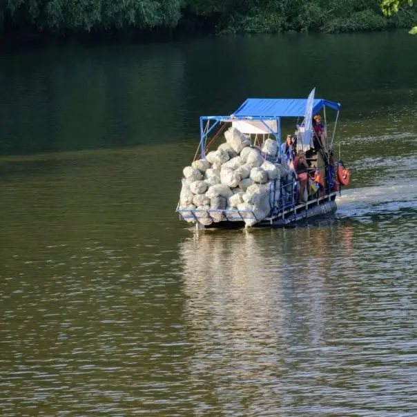 Rekordmennyiségű hulladékot gyűjtöttek össze a VI. Tisza-tavi PET Kupán