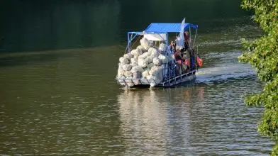 Rekordmennyiségű hulladékot gyűjtöttek össze a VI. Tisza-tavi PET Kupán