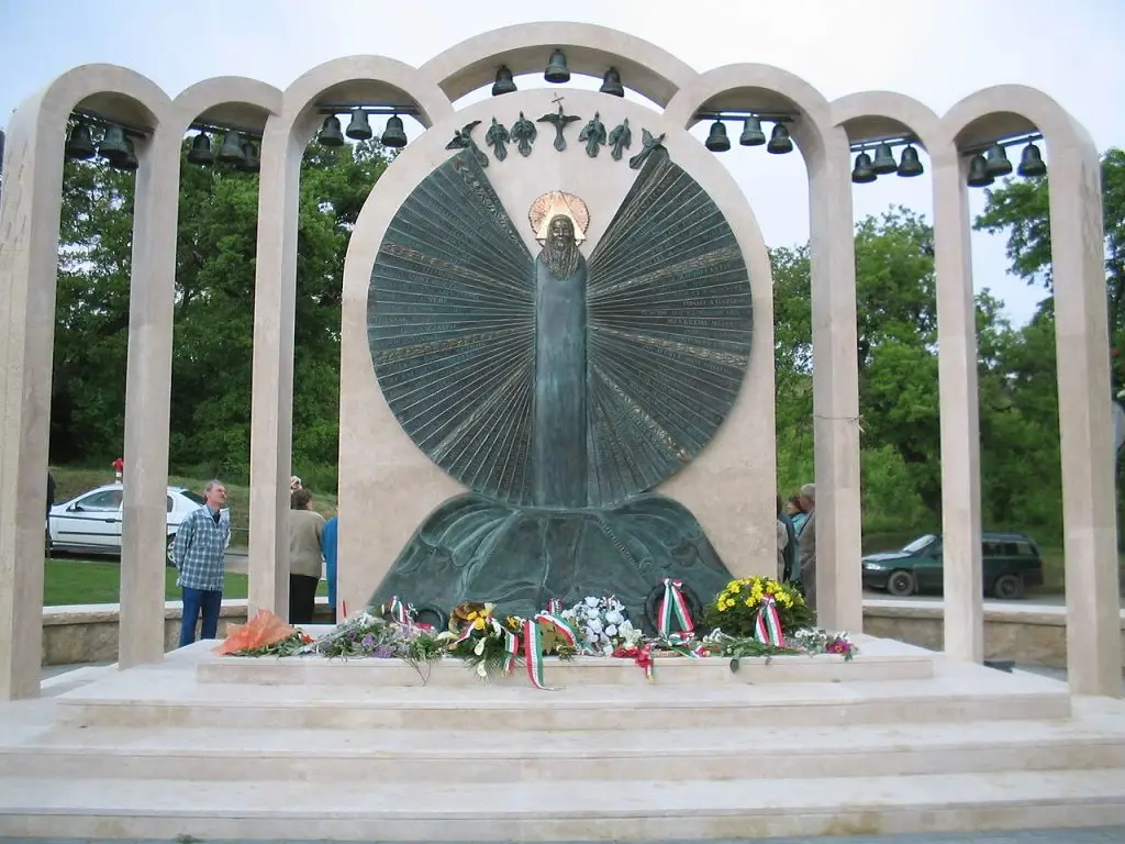 himnusz szobor