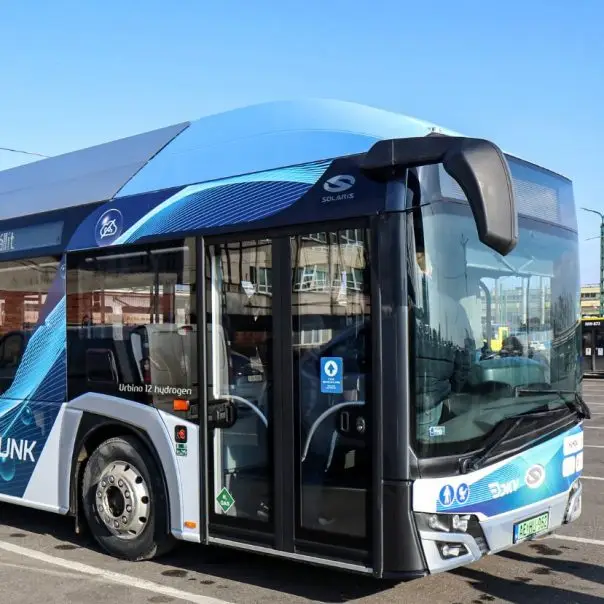 Egy éven keresztül fogja az országot járni az új hidrogénbusz