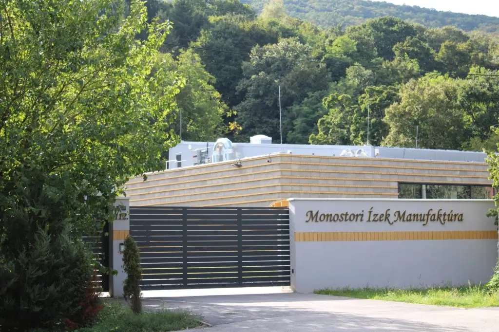 Monostori Ízek Manufaktúra épülete