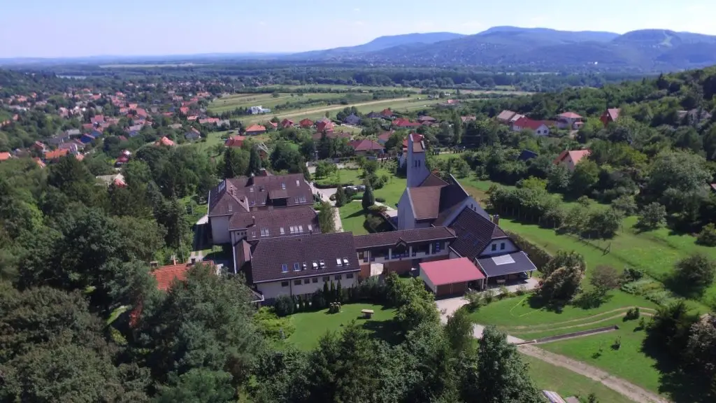 A kismarosi apátság madártávlatból 