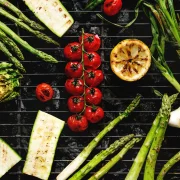Zöldségek és gyümölcsök a grillen – Használd a nyár ízeit!