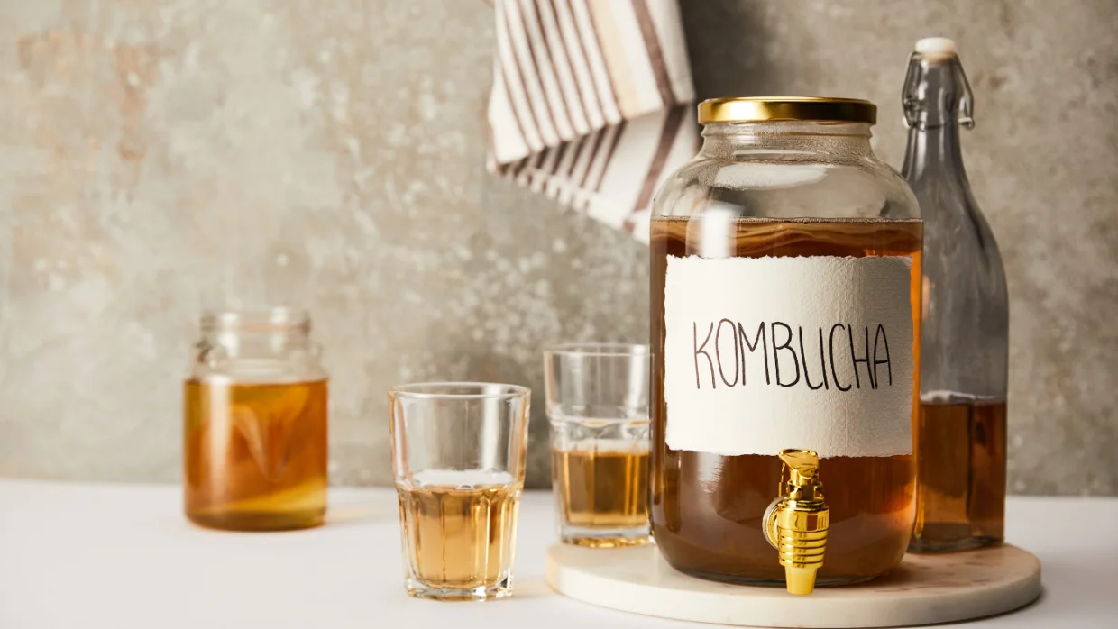 Kombucha – Miért jó, és hogyan készíts fermentált teát?