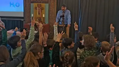 Tudta, hogy hány méhecske élete munkája kell 1 kiskanál mézhez? A gyerekek már tudják!