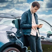 Nem füstöl, de még mindig drága: hogyan alakul az elektromos autózás jövője? – Podcast