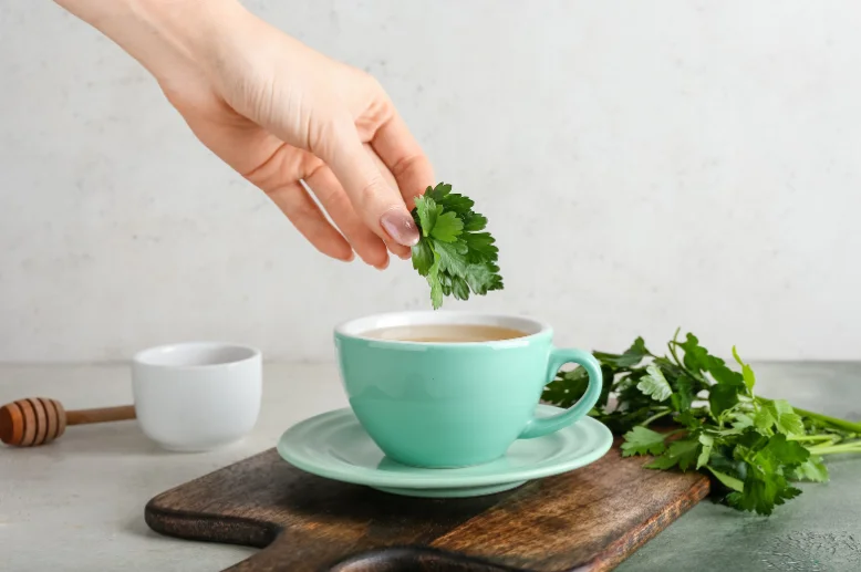 egy csésze petrezselyem tea 