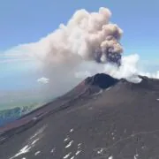 Újra kitört az Etna – Látványos vulkáni működés és repülőtéri káosz Szicíliában